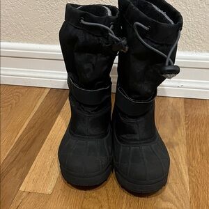 Like new Columbia Kids Black Winter Boots